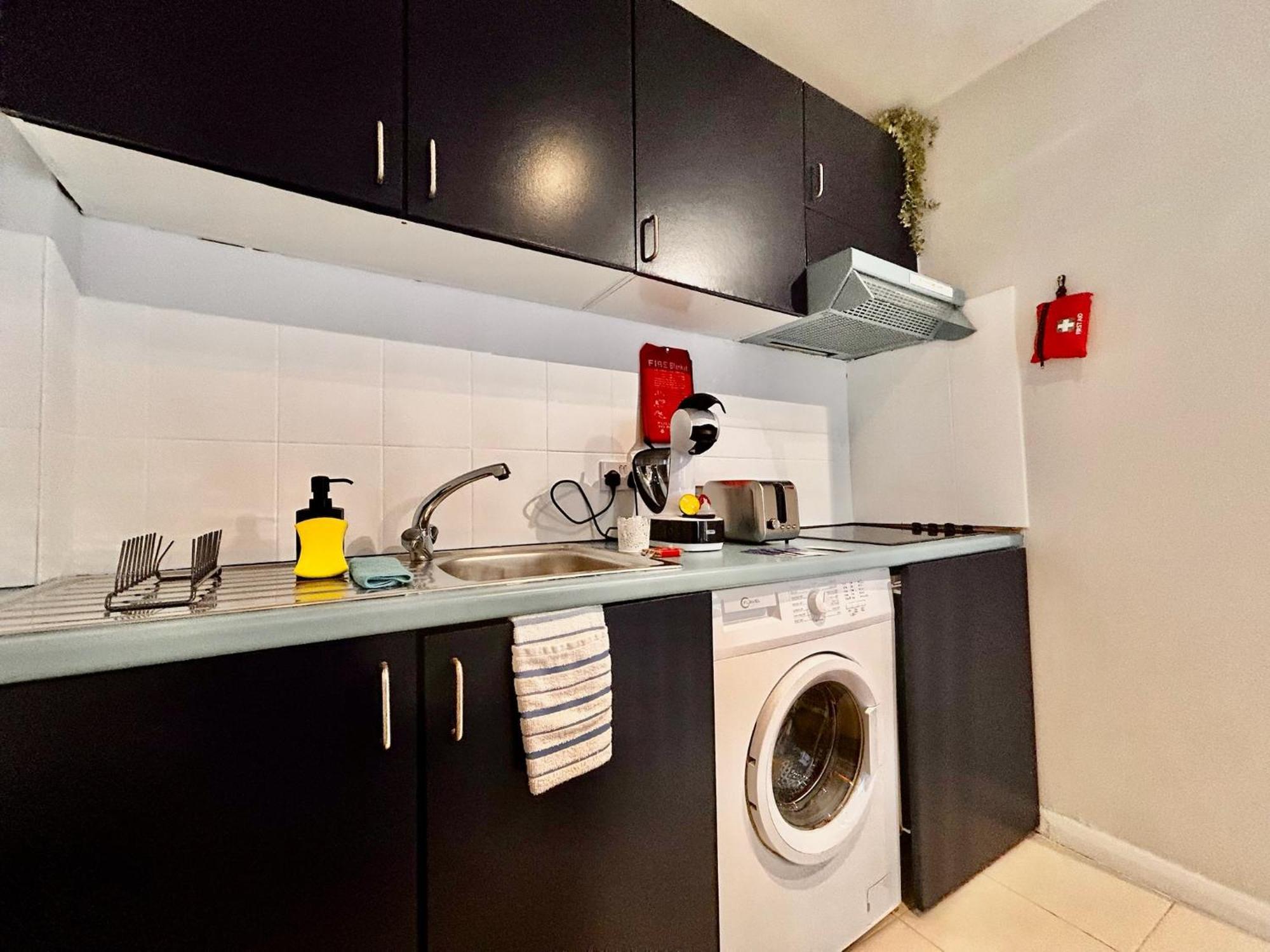 Acton Elizabeth Line Hotel London Exterior photo